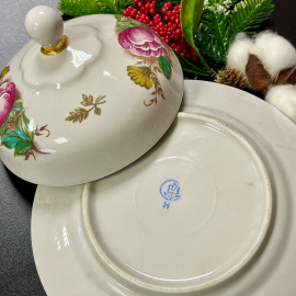 Масленка с невысокими бортами Сумский ФЗ 1974-84гг. Фарфор с цветочной деколью, позолотой. Картинка 5